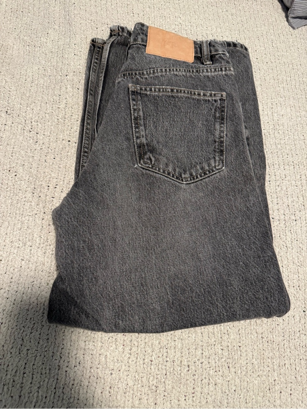 Zara Women’s Straight Jeans in Washed Charcoal